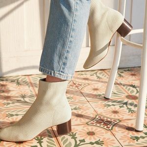 New In Box: Everlane Glove Boots in Bone